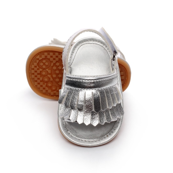❣️5 for $25 New Arrival silver fringe rubber sole mocc sandals - Picture 1 of 6